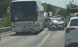 Seydikemer'de Yolcu Otobüsü ile Ticari Araç Çarpıştı: 5 Kişi Yaralandı