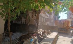 Siirt'te Çöp Evden 2 Kamyon Atık Çıkarıldı