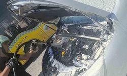 Siirt'te Hafif Ticari Araç Motorunda Yangın Çıktı