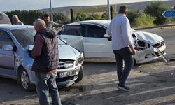 Sivas Ulaş'ta Üç Otomobilin Karıştığı Kazada 7 Kişi Yaralandı
