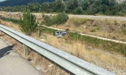 Tokat-Niksar Karayolunda Otomobil Kanala Yuvarlandı: Anne ve 2 Yaşındaki Oğlu Yaralandı