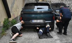 Trabzon'da Otomobilin Çamurluğunda Sıkışan Yavru Kediler İtfaiye Ekiplerince Kurtarıldı