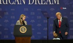 Trump'tan Küçük Çocuğu Düşmekten Kurtarma Anında Biden Göndermesi