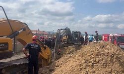Tuzla'da Toprak Altında Kalan İşçi İçin Kurtarma Çalışmaları Sürüyor