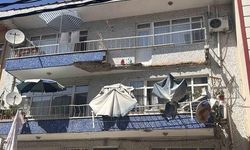 Ümraniye'de 3 Katlı Binanın Balkon Çökmesi 2 Araca Hasar Verdi