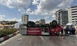 Uşak'ta İtfaiye Aracı ile Kamyon Çarpıştı: 2 Personel Yaralandı