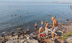 Van Gölü'nde 50-80 Yaş Arası Yetişkinler Sağlıklı Yaşam İçin Sabahları Yüzüyor