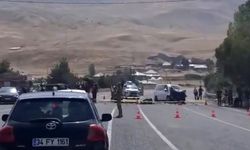 Van Muradiye'de Kafa Kafaya Çarpışan Araç Kazasında 2 Kişi Hayatını Kaybetti