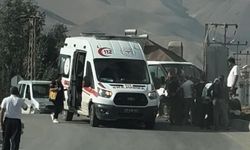 Yüksekova'da Minibüs ve Pikap Çarpıştı: 4 Kişi Yaralandı