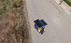 Adana Kozan'da Seyyar Dondurmacı Motosikletine Güneş Paneli Taktı
