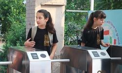 Adana'da Ortaokulda Kartlı Turnike Sistemiyle Öğrenci Güvenliği Sağlanıyor