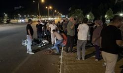 Adıyaman'da kontrolden çıkan otomobil park halindeki araca çarptı: 5 yaralı
