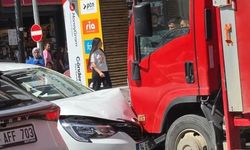 Adıyaman'da otomobil park halindeki kamyonete çarptı, 12 kişi yaralandı