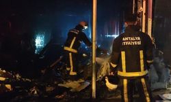 Antalya Kepez'de İki İş Yerinde Çıkan Yangın Üst Kat Daireye Zarar Verdi