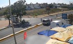 Antalya Serik'te hafif ticari araçla 3 tekerlekli motosiklet çarpıştı: 1 yaralı