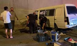 Antalya'da panelvan kontrolden çıkarak kaza yaptı: 1 yaralı