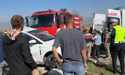 Ardahan-Göle yolunda otomobil ile pikap çarpıştı, 3 kişi yaralandı