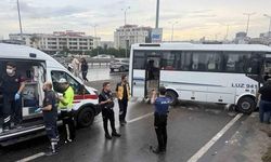 Avcılar D-100 Yan Yolunda Servis Midibüsü Kaza Yaptı