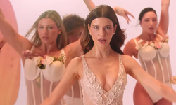 Beren Saat'e 2 Milyonluk Sahne Teklifleri Geliyor