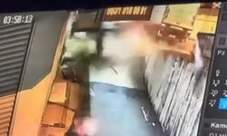 Beylikdüzü'nde otomobil iş yeri duvarına çarptı, 1 kişi ağır yaralandı