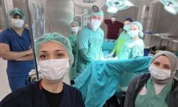 Burdur Devlet Hastanesi'nde 13 Santimetrelik Karın Kitlesi Başarıyla Alındı