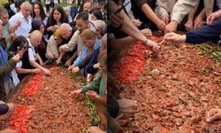 Bursa Gastronomi Festivali'nde 3 Metrelik İskender Tabağından Ellerle Yemek Keyfi