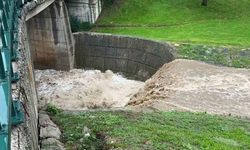 Bursa'da sağanak yağış sonrası Kaplıkaya Deresi'nin su seviyesi yükseldi