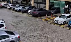 Çekmeköy'de İki Araç Kafeye Çarptı