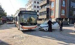 Eskişehir'de belediye otobüsü ile otomobil çarpıştı, 2 öğrenci yaralandı