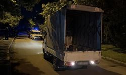 Eskişehir'de hareket halindeki kamyonetten atlayan kadın ağır yaralandı