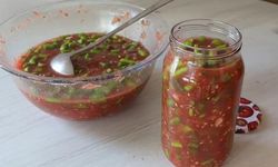 Ev Yapımı Domates Soslu Kıl Biber Turşusu Tarifi ve Püf Noktaları