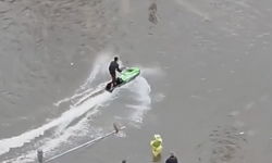 Göle dönüşen yolda jet ski ile ilerledi