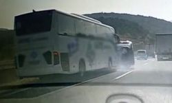 Hafif Ticari Araç Yolcu Otobüsünün Önüne Savruldu: Kaza Anı Kamerada