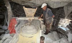 Hakkari'deki 150 Yıllık Su Değirmeni Geleneksel Yöntemlerle İşlemeye Devam Ediyor