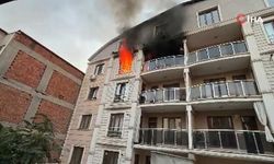 Iğdır'da çevresi kapalı binada çıkan yangına itfaiye güçlükle müdahale etti