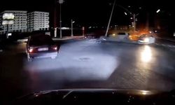 Işık ihlali nedeniyle meydana gelen trafik kazası kameraya yansıdı