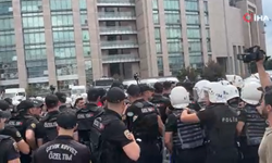 İstanbul Adalet Sarayı Önünde Toplanan LGBT Yanlıları Gözaltına Alındı