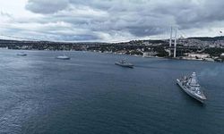 İstanbul Boğazı'nda Preveze Deniz Zaferi Anısına Geçit Töreni Düzenlendi