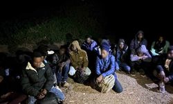 İzmir'de üç ayrı operasyonda 73 düzensiz göçmen yakalandı