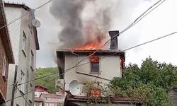 Kastamonu Cide'de iki katlı evde yangın çıktı