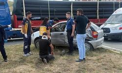 Kastamonu'da otomobil ve hafif ticari aracın çarpışması sonucu 3 kişi yaralandı