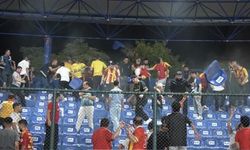 Kayserispor taraftarları deplasmanda tribün koltuklarını kırdı