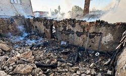 Kırıkkale Keskin'de Bağ Evi ve Samanlık Yangını Hasara Yol Açtı