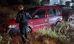 Konya Beyşehir'de yağışlı yolda hafif ticari araç devrildi: 2 kişi yaralandı