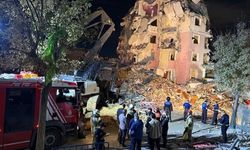 Küçükçekmece'de kentsel dönüşümdeki bina çöktü, 2 kişi yaralandı