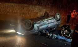 Kuşadası'nda otomobil devrildi: 2 kişi yaralandı