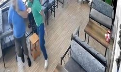Lokantada deprem anında çoraplarıyla dışarı çıktı