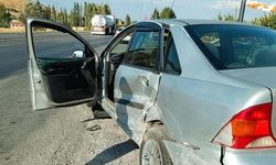Malatya'da traktör ve iki otomobilin karıştığı zincirleme kazada 1 kişi yaralandı
