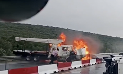 Meksika'da kontrolden çıkan tırın alev aldığı anlar kaydedildi