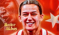 Milli boksör Hatice Akbaş, Avrupa Şampiyonu olarak altın madalyanın sahibi oldu